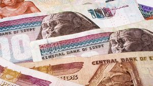 الجنيه المصري ينخفض مقابل العملات العربية الأخرى ليلاقي مصيره نفسه مقابل الدولار- أرشيفية