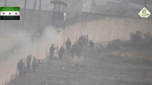 لحظة وصول الصاروخ الموجه إلى عناصر النظام السوري والمليشيات الشيعية المقاتلة معه - يوتيوب