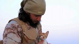 الإسبانيول: تنظيم الدولة يستغل حيوانات مثل القطط والكلاب الصغيرة للتظاهر بالرأفة والرحمة- تويتر