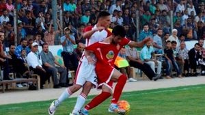 من مباراة الذهاب بين فريقي شباب خان يونس وأهلي الخليل في غزة