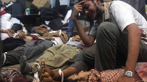 ذكر تقرير محدّث لهيومان رايتس ووتش أن عدد القتلى في ميدان رابعة وصل إلى 817 حالة وفي النهضة 87 وهناك 40 جثة كانت محترقة- أ ف ب 