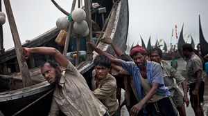 ترفض بنغلادش إدخال مهاجري الروهينغا الفارين من القتل إلى البلاد- جيتي
