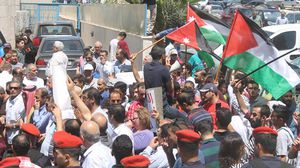 جانب من التظاهرة قرب السفارة الإسرائيلية- موقع البوصلة المحلي