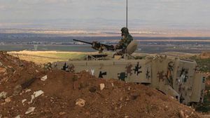 مركبة عسكرية أردنية تتمركز على الحدود مع سوريا بالقرب من معبر الرمثا-درعا - أرشيفية
