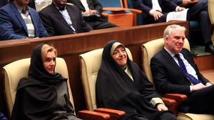 معصومة ابتكار نائبة الرئيس الإيراني (وسط)- حسابها على "تويتر"