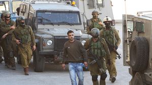 أجبرت بلدية الاحتلال في مدينة القدس المحتلة، شقيقين من بلدة سلوان على هدم منزلهما ذاتيا- جيتي