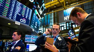 مؤشر "داو جونز الصناعي" ارتفع بنحو 200 نقطة في بداية تعاملات بورصة نيويورك بنسبة 1.5%- جيتي 