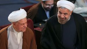 اللافتة فتحت جدلا واسعا في إيران عن أسباب وفاة رفسنجاني وتهديد روحاني- أرشيفية 