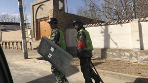 تعرّضت بكين لضغوط دولية على خلفية احتجازها نحو  مليون شخص غالبيتهم من المسلمين الأويغور- جيتي