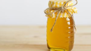 تناول جرعة من العسل أفضل من مضادات الالتهاب لمن يعاني من السعال- جيتي