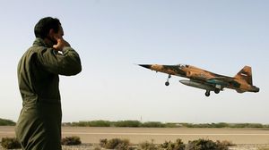 العميد الإيراني قال إن قوات الحرس الثوري دربت عشرة طيارين عراقيين وسلمتهم طائرات إيرانية- جيتي 
