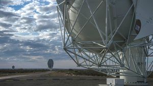 ديلي ميل: أكبر تلسكوب لمراقبة  الانبعاثات الغامضة من المجرات- جيتي
