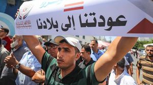 رفع المشاركون العلم الفلسطيني واللافتات المطالبة باستمرار قيام "الأونروا" بمهامها- جيتي