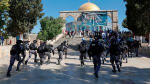 قمعت شرطة الاحتلال صباح الأحد المصلين الفلسطينيين بسبب احتجاجهم على محاولات اقتحام سابقة- جيتي