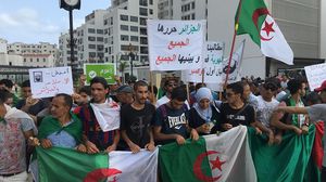 تعامل لافت للشرطة مع مظاهرة الثلاثاء لأول مرة منذ بداية الحراك - صفحة الحراك الطلابي الجزائري 