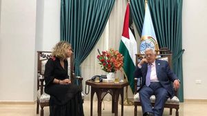 أشار الكاتب إلى أن عباس أبلغ الوفد الإسرائيلي بأمله بوجود حكومة إسرائيلية توافق على الحديث معه- الإعلام العبري