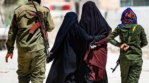واشنطن بوست: نساء تنظيم الدولة يفرضن حكما وحشيا في مخيم الهول السوري- جيتي