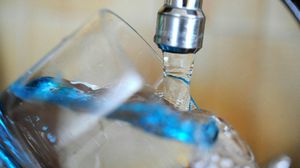 توزع المياه المعالجة بالفلور على حوالى 66 % من السكان في الولايات المتحدة - أ ف ب