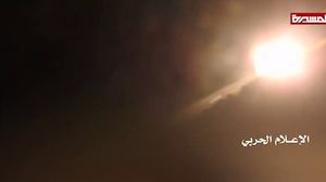 الناطق باسم الحوثيين: تم إسقاط الطائرة بصاروخ أصاب هدفه بدقة عالية، وجرى تطويره محليا- المسيرة نت