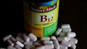 قد يؤدي نقص فيتامين B12 إلى العديد من المخاطر الصحية- جيتي