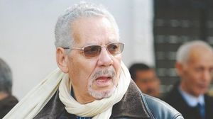 واصل خالد نزار انتقاداته لقائد الجيش الجزائري الحالي رغم صدور أمر باعتقاله- تويتر 
