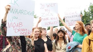 دعت للمسيرة مؤسسات مدنية مختلفة تعنى بالدفاع عن المنقبات بمشاركة عدد كبير من الهولنديين- الاناضول