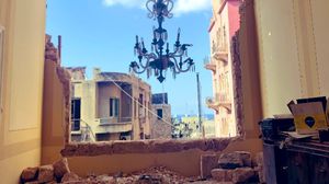 أحد البيوت القديمة التراثية في العاصمة بيروت ودمار كبير بالمكان- تويتر