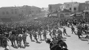 قوات الانتداب البريطاني تقمع المظاهرات الفلسطينية خلال ثورة البراق 1929 (صورة أرشيفية)