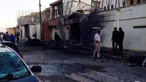 تداول ناشطون صورا للآثار التي خلفتها عملية الحرق بمبنى السفارة الإماراتية بالعاصمة الليبية- تويتر