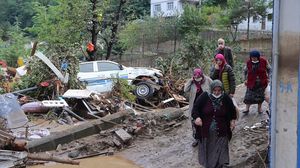 تسببت السيول بإغلاق طرق توصل إلى 118 قرية في المنطقة- الأناضول