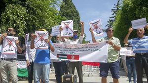 نظم عشرات الأشخاص وسط العاصمة التونسية وقفة احتجاجية رفضا للتطبيع مع إسرائيل- جيتي