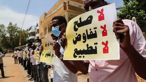 رفض سودانيون فكرة ربط واشنطن إزالة اسم السودان من قائمة الإرهاب بملف التطبيع مع الاحتلال- تويتر