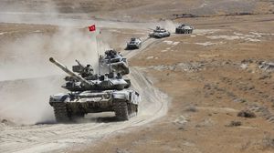 تشمل المناورات اختبار جاهزية القوات لتنفيذ أوامر القيادة العسكرية، وإطلاق النار من المركبات المدرعة والمدافع- الدفاع التركية