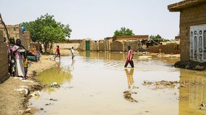 ذكرت وزارة الري السودانية أن المياه اجتاحت عشرات المنازل بمنطقة "الكلاكلة جنوب الخرطوم- الأناضول