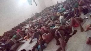 مهاجرين إثيوبيين داخل مركز احتجاز في السعودية- صنداي تلغراف