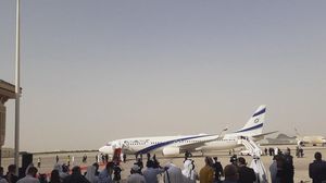 الطائرة لحظة وصولها إلى مطار أبو ظبي- خارجية الاحتلال عبر تويتر