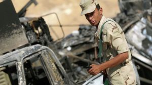  ضابط الجيش المصري السابق، أكد أن "كل هذه الأزمات المتسبب فيها هو غياب مؤسسة عسكرية حقيقية تدافع عن أمن مصر". 