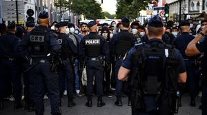 ذكرت الشرطة الفرنسية أن أحد الرهائن تمكن من المغادرة ليتبقى ثلاثة محتجزين- جيتي