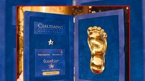 توج بالجائزة العام الماضي النجم البرتغالي كريستيانو رونالدو هداف يوفنتوس الإيطالي- أرشيف