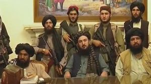 عناصر من حركة طالبان داخل القصر الرئاسي- تويتر