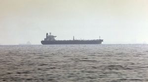 الأسطول الخامس الأمريكي على علم بتعرض سفينة تجارية في خليج عُمان لهجوم- جيتي