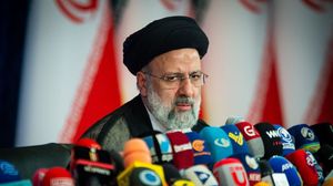 يرى الكاتب أن الإيرانيين يشتمون في عهد رئيسهم الجديد إبراهيم رئيسي رائحة الضعف- جيتي