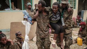 لاجئون وطبيبا عثروا على 6 جثث خلال يومي الجمعة والسبت تطفو فوق النهر الفاصل بين إقليم تيغراي الإثيوبي والسودان- جيتي