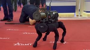 87984_01_russia-straps-rocket-launcher-to-robot-dog-at-putin-even_full