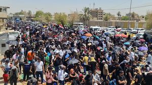 مناصرو التيار الصدري يحتشدون بأعداد غفيرة قرب البرلمان بالمنطقة الخضراء- تويتر