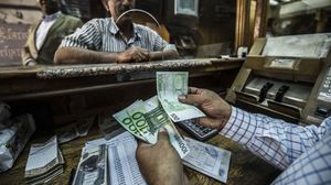يواصل الجنيه المصري انهياره أمام الدولار- جيتي