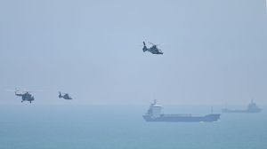 عبرت طائرات حربية صينية خط الوسط إلى مضيق تايوان- جيتي