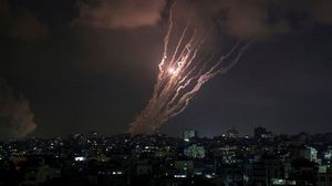 انهالت الصواريخ من غزة وجنوب لبنان عقب الاعتداء الوحشي على المصلين في المسجد الأقصى- جيتي