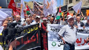 فعاليات حزبية وصحفيون في الأردن نظموا تظاهرة ضد القانون الجديد- عربي21