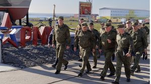 رافق شويغو إلى القطب الشمالي مجموعة من كبار الضباط الروس- وزارة الدفاع الروسية